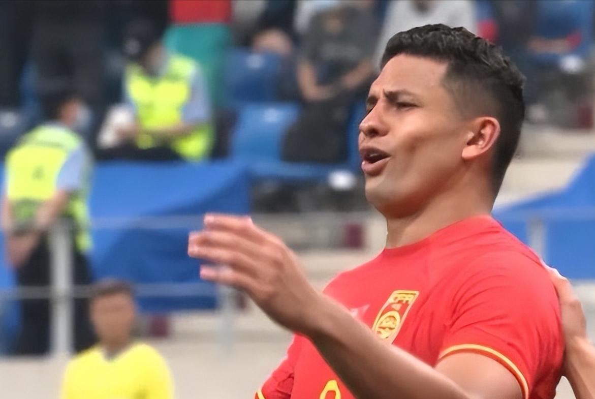 12强赛首胜武磊献绝杀国足,中国男足2-1泰国武磊三次错失单刀