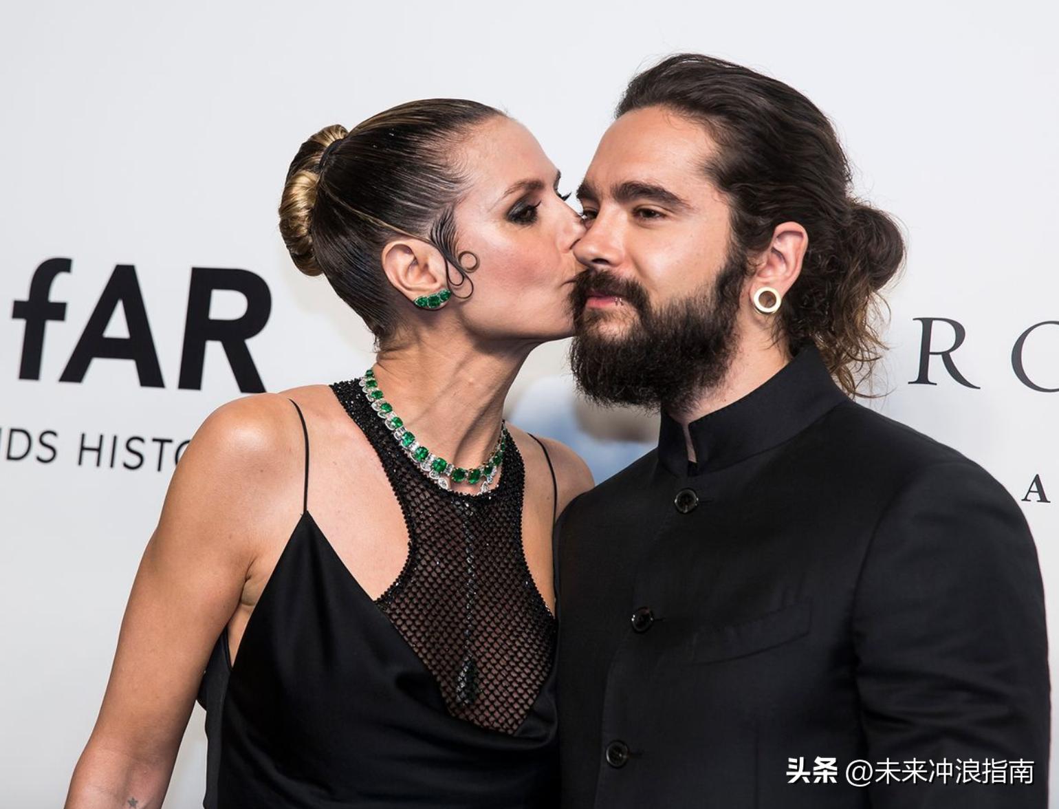 海蒂克鲁姆和女儿一起拍照,海蒂克鲁姆全家福