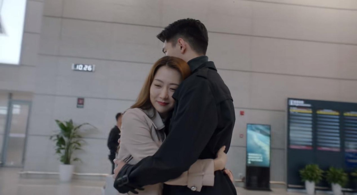 《请叫我总监》：谭松韵的皱纹，*冰白**的眼袋，这部剧的滤镜好真实