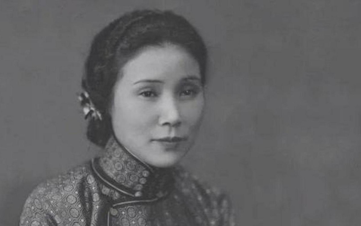 日本女护士嫁给中国将军64年，生下歌唱家女儿，女婿如今家喻户晓