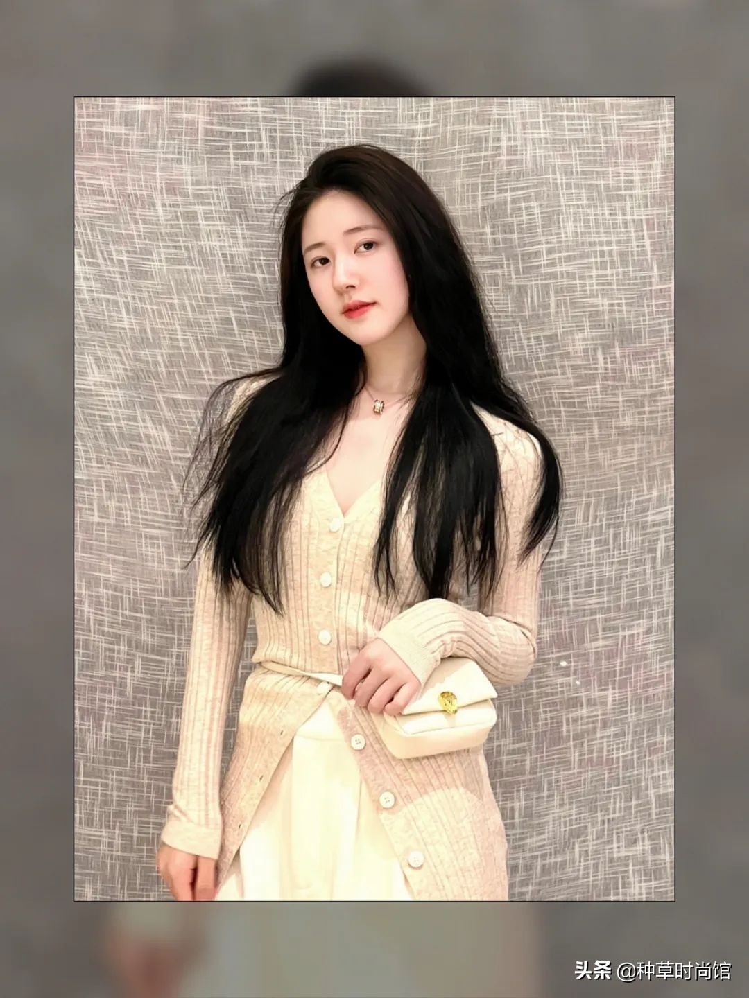 今年流行穿什么裤子和裙子,今年流行裙子配什么裤子