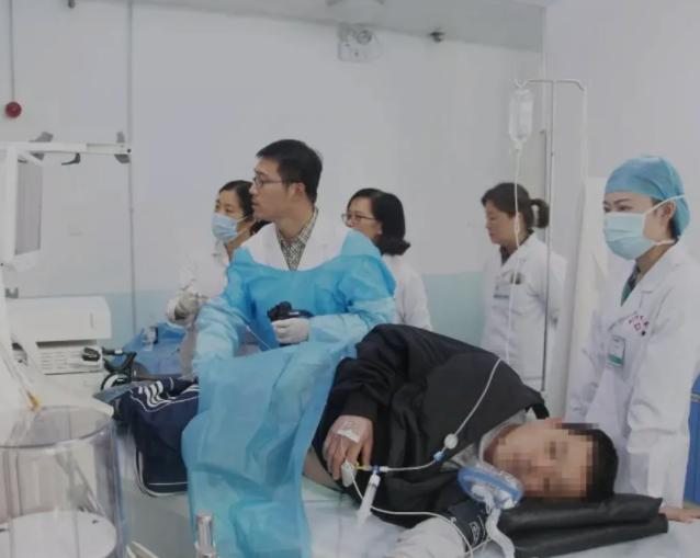 男医生做肠镜会难为情不,男医生给自己做肠镜