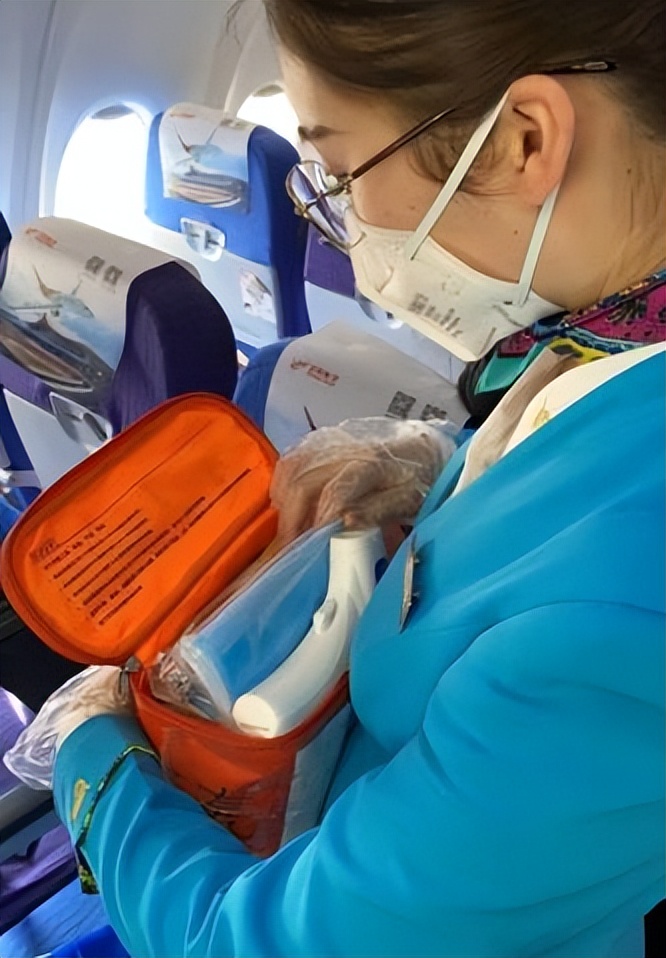 坐飞机有哪些免费服务,飞机上3项免费服务