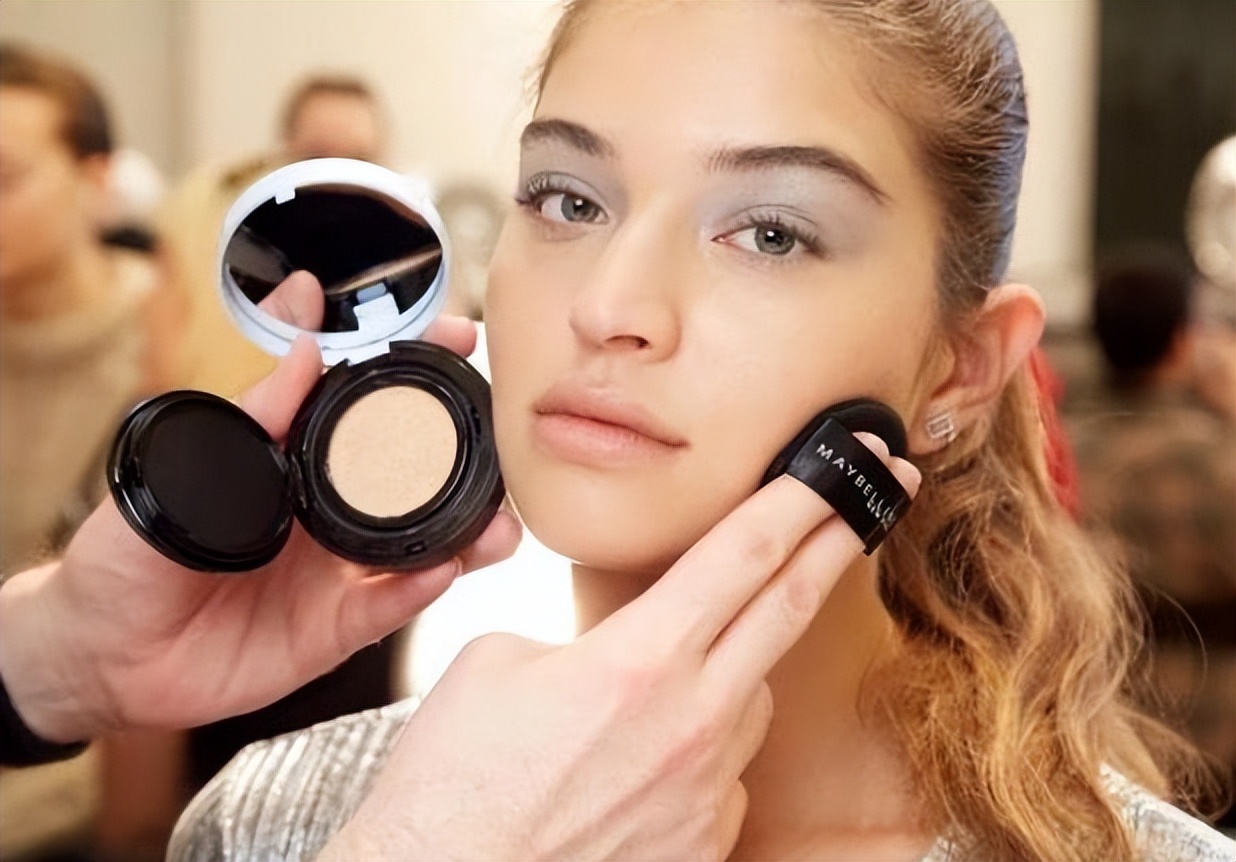 经常化妆和长期素颜皮肤区别,长期化妆的人和素颜的区别