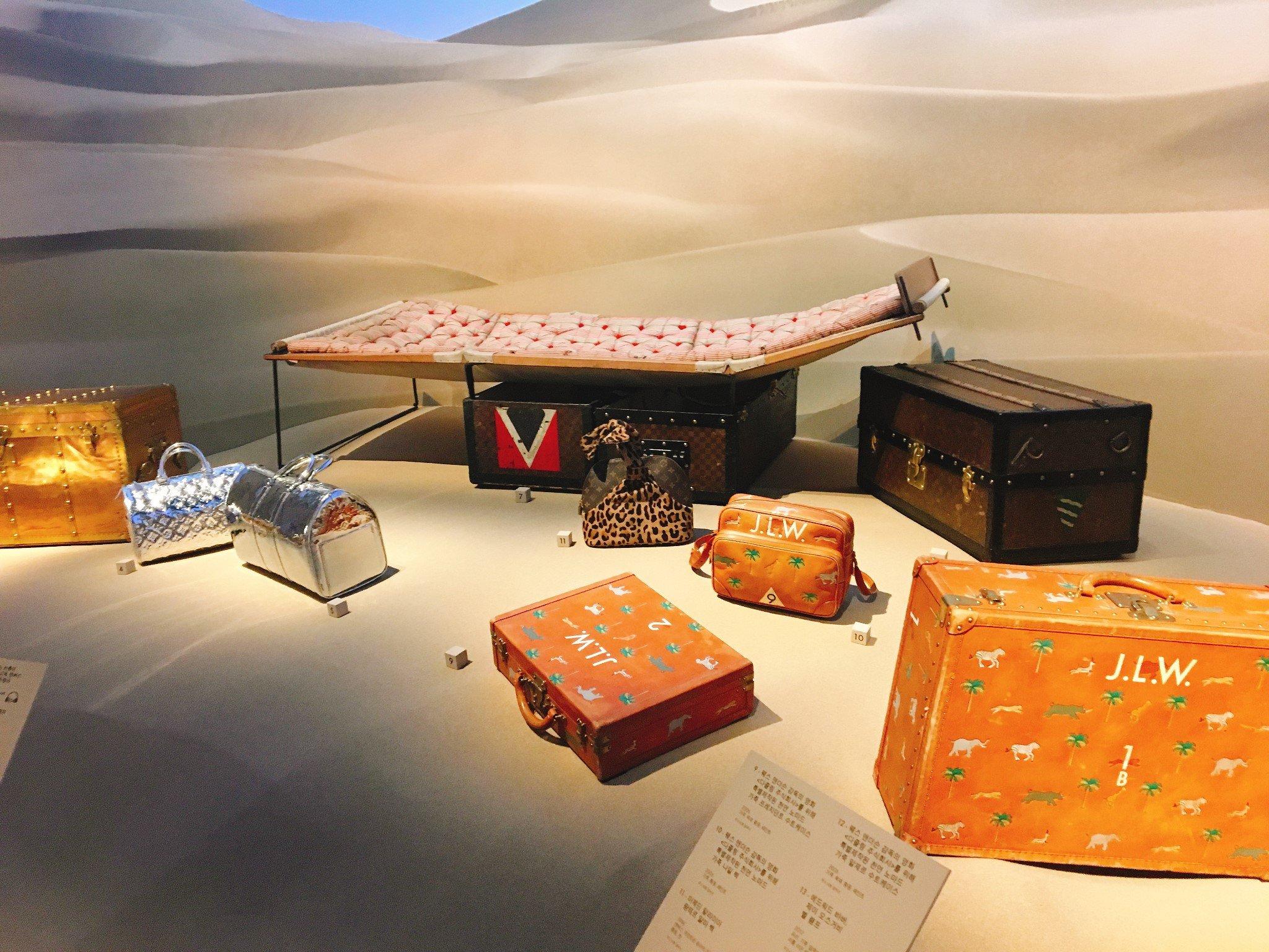 识季和得物奢侈品哪个靠谱,识季全球奢侈品专柜