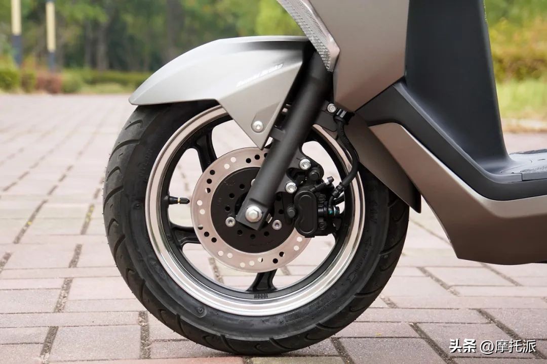 五羊本田ncr125与裂行星际版对比,五羊本田ncr125和豪爵翼爽afr125