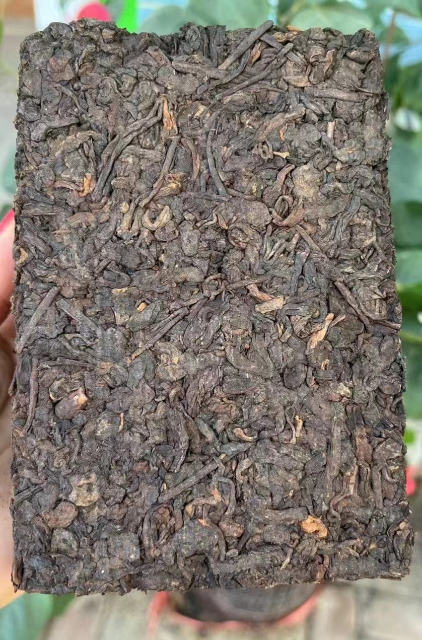 一盏茶里品百味人生,细细感受每一口茶汤的滋味