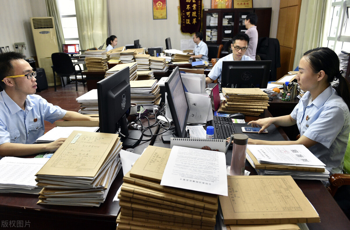 书记员工资组成一般多少,书记员工资年薪有10万吗