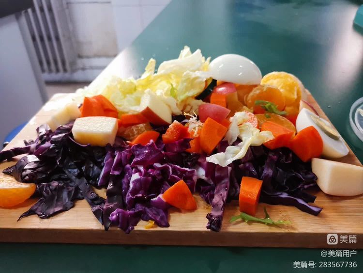 英语制作蔬菜沙拉过程,制作水果沙拉英语公开课