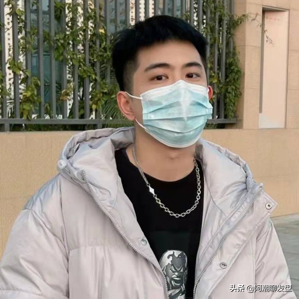 2022年精选帅气男士发型100款,2022年30至40岁流行烫发发型