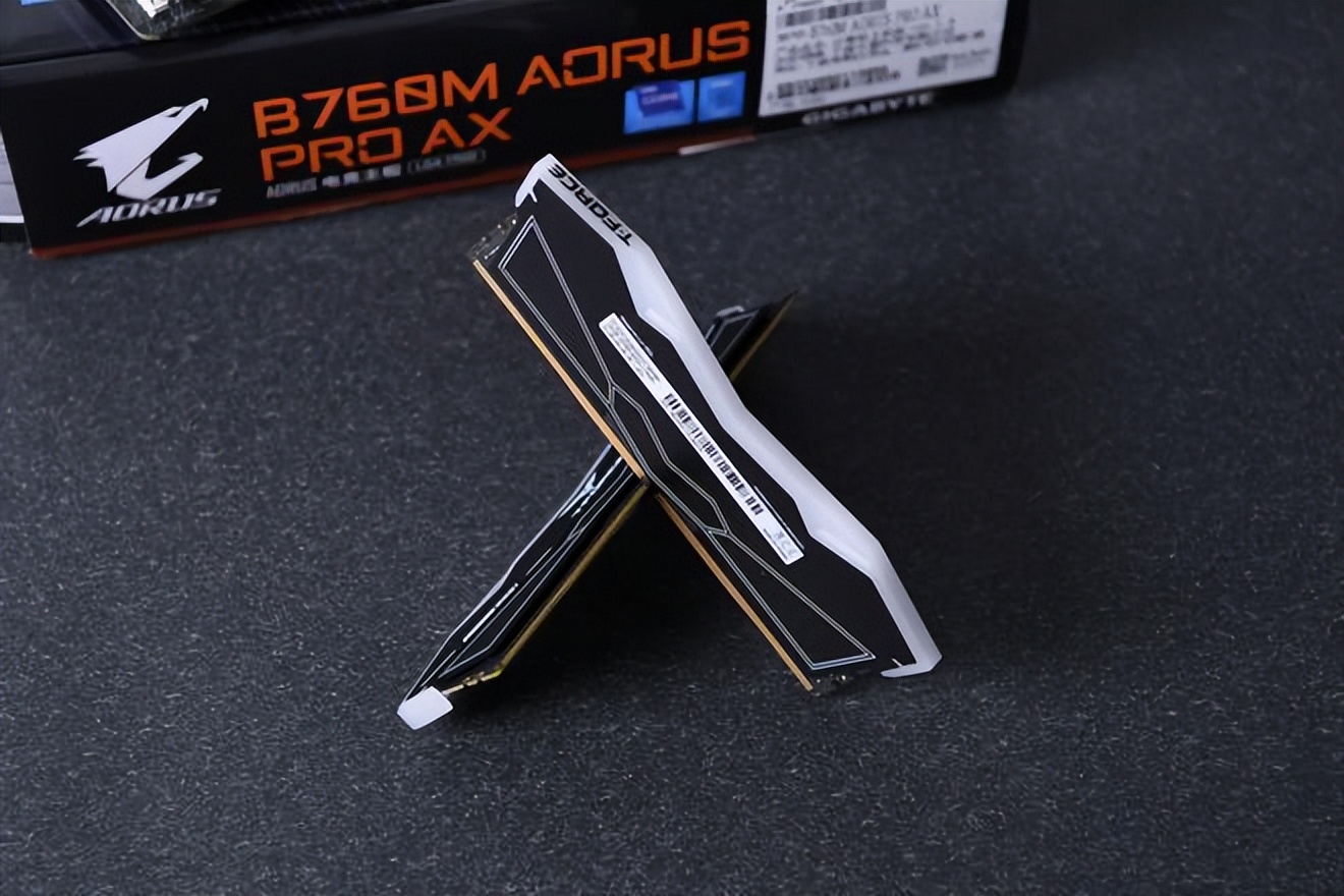 技嘉b760m电竞小雕是丐版吗,技嘉b760ddr4小雕评测