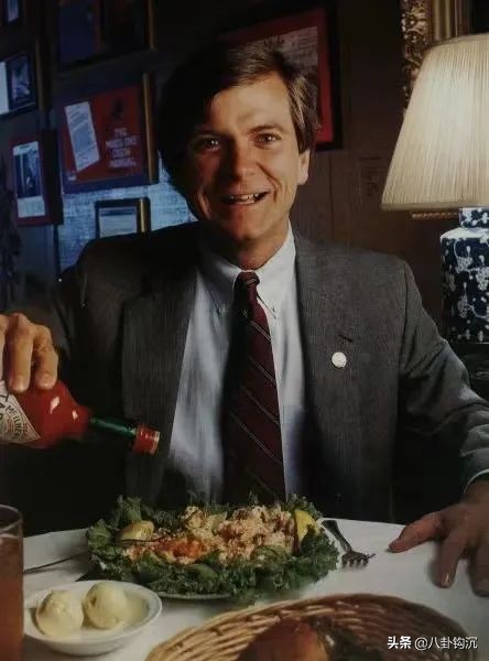 他打造了美国政治史最脏竞选，却被命运掐断了脖子