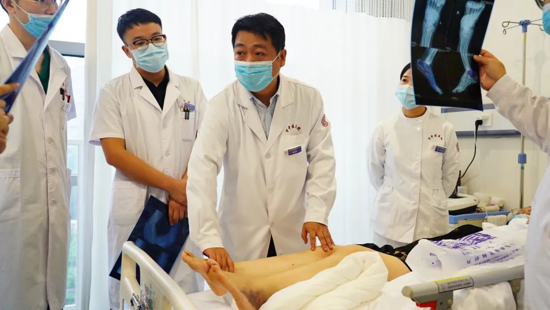 给骨伤关节痛病患“稳稳的幸福”——记西安市中医医院曲江院区创伤关节科