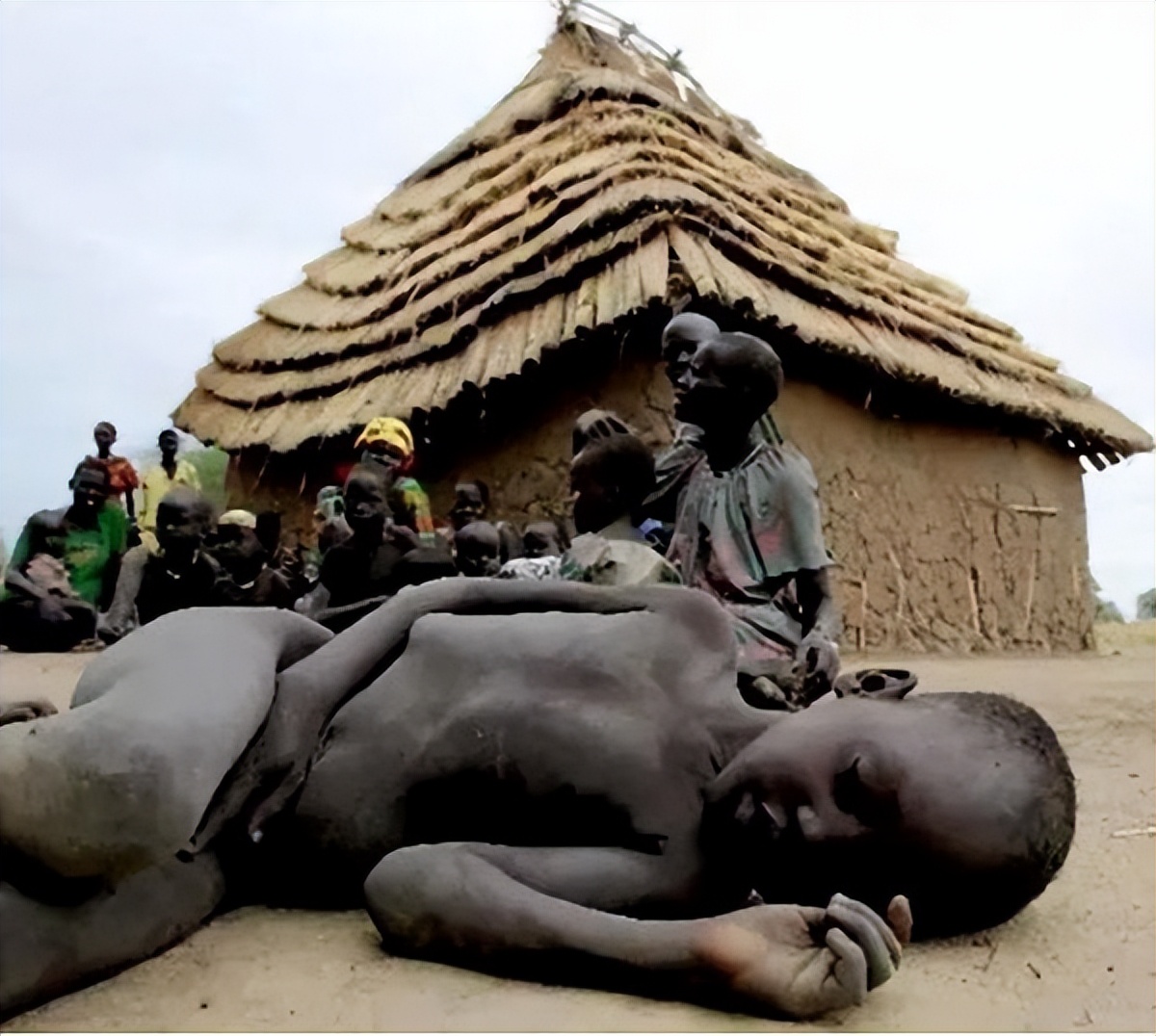 2013年，非洲2岁“巫童”遭父母遗弃，饿得皮包骨，如今还活着吗