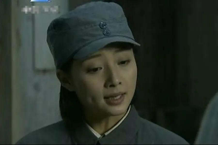 舍不得红唇眼线假睫毛，就别演女兵，这6位女星扮相才叫尊重观众