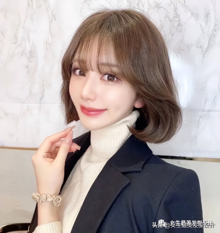 烫短发内扣的步骤,烫外翻内扣卷发教程短发