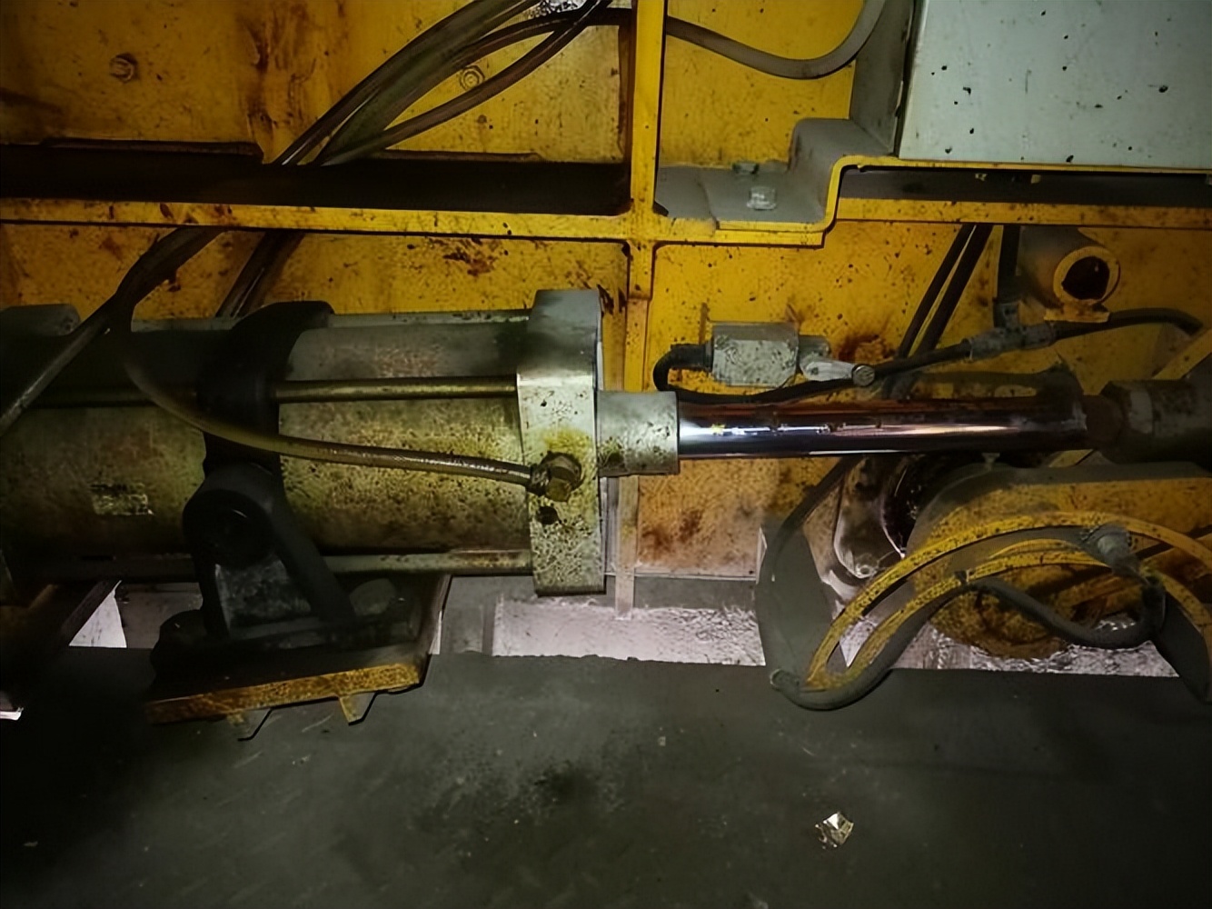 汽车气缸是怎么回事,汽车气缸磨损的原因和处理方法