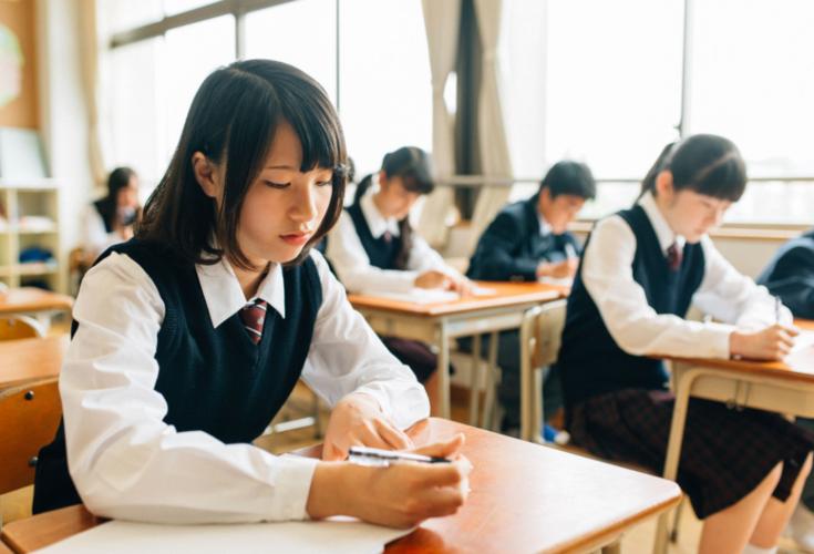 甘肃某高中男生*窥偷**女宿舍视频曝光，让人感慨：不要低估人性的恶