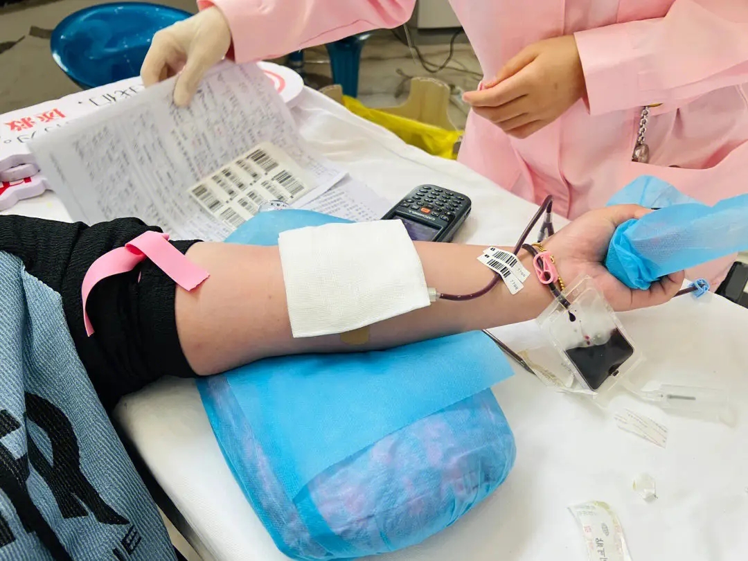 献血是否应该付费,献血无偿而用血却要交费