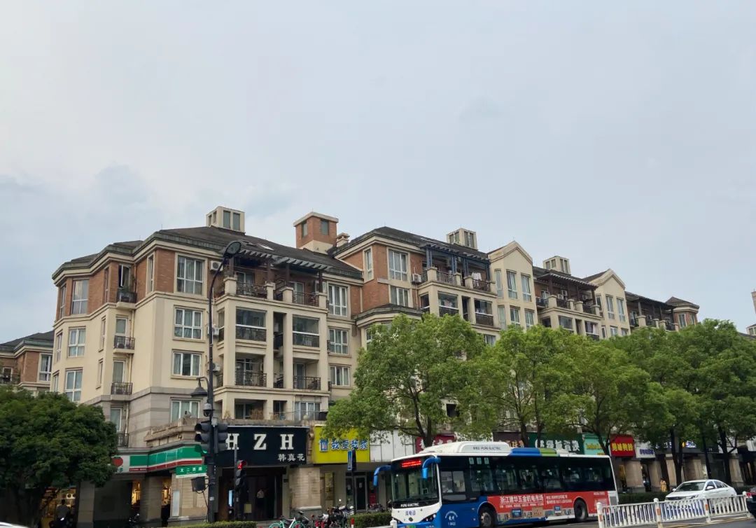 楂樹綅鎺ョ洏鐨勪拱鎴夸汉鐜扮姸,楂樹綅鎺ョ洏妤煎競鐨勪汉鐜扮姸