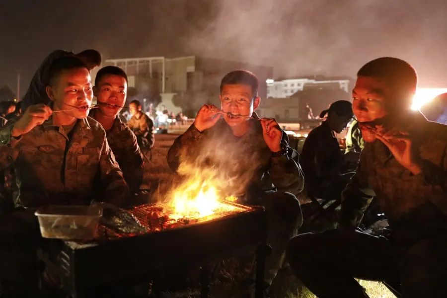 第71集团军：开展群众性文化活动，官兵欢度国庆