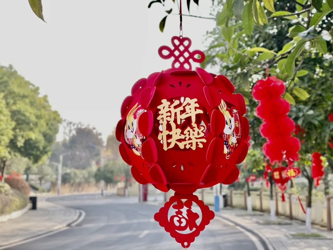 鐩涗笘鍗庤癁鐮ョ牶鍓嶈,鐩涗笘涓崕鐮ョ牶鍓嶈