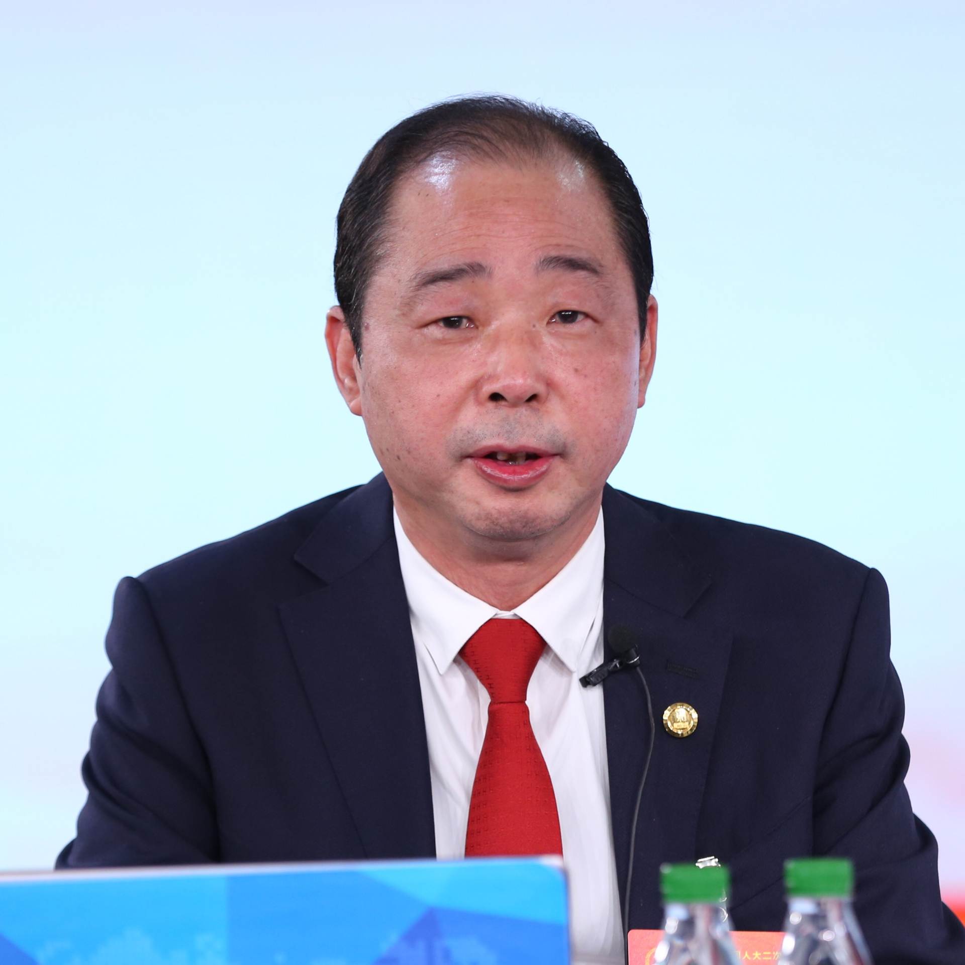 白手起家身价上亿父亲仍是修鞋人,白手起家身家上亿父亲仍是修鞋匠