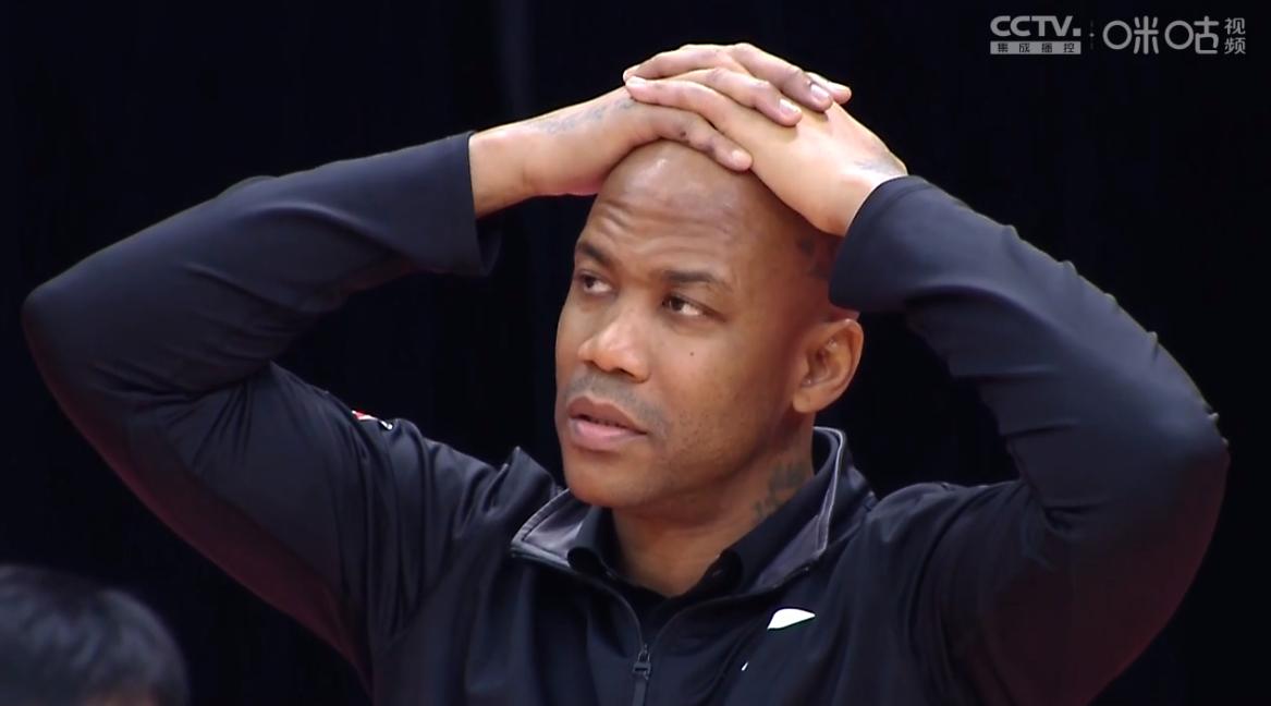 马布里失控视频完整版,马布里输球王少杰泪洒更衣室