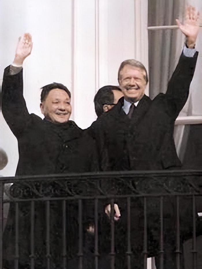 1977年美国务卿访华，谈及台湾问题时邓公放话：只给你们两个选择