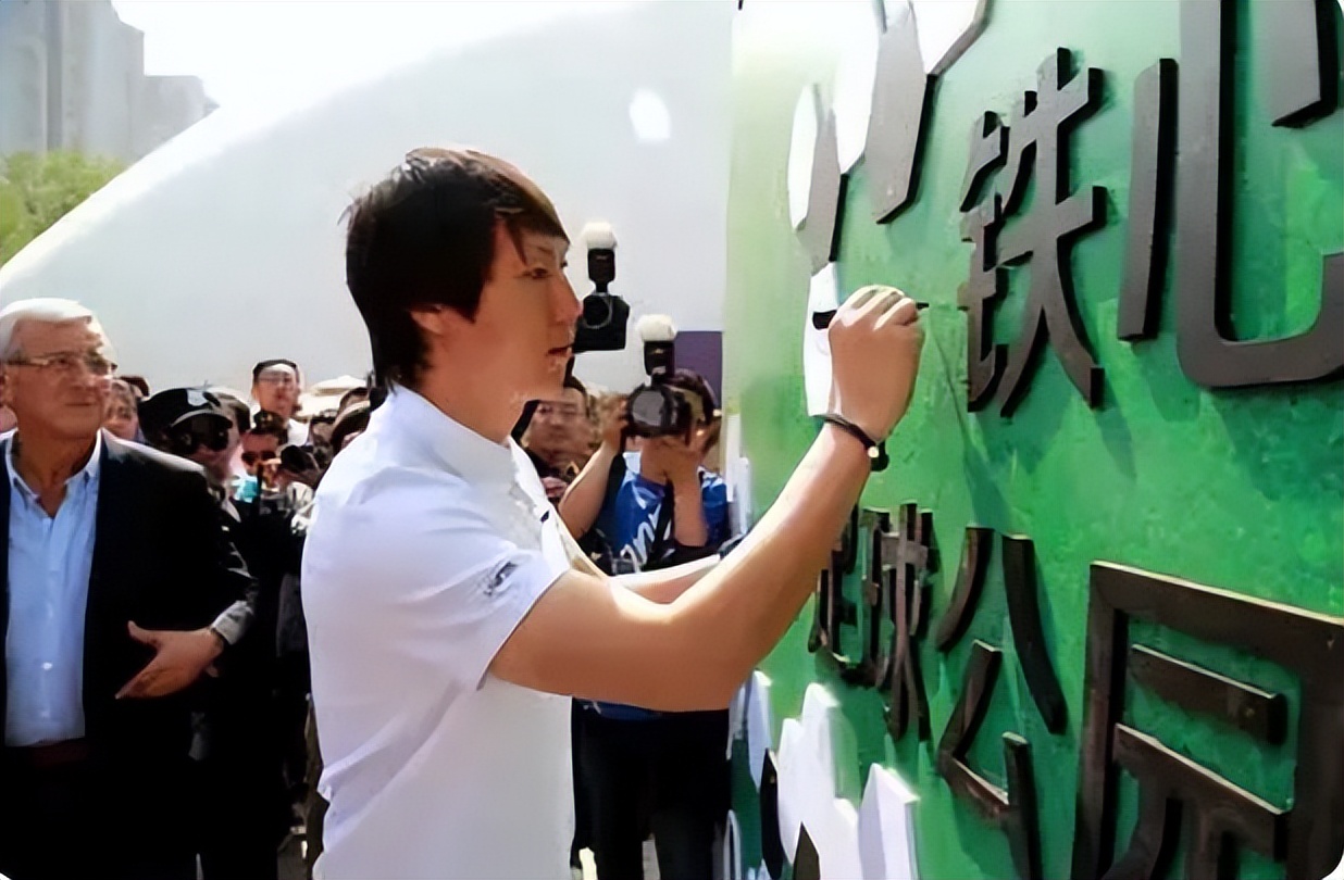 鏉庨搧浣撹偛鍏洯濉戝儚,鏉庨搧瓒崇悆鍏洯鎻箷