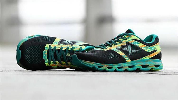 特步也崛起了！减震旋跑鞋来袭，9年结构缓震，成就夏日通勤佳品