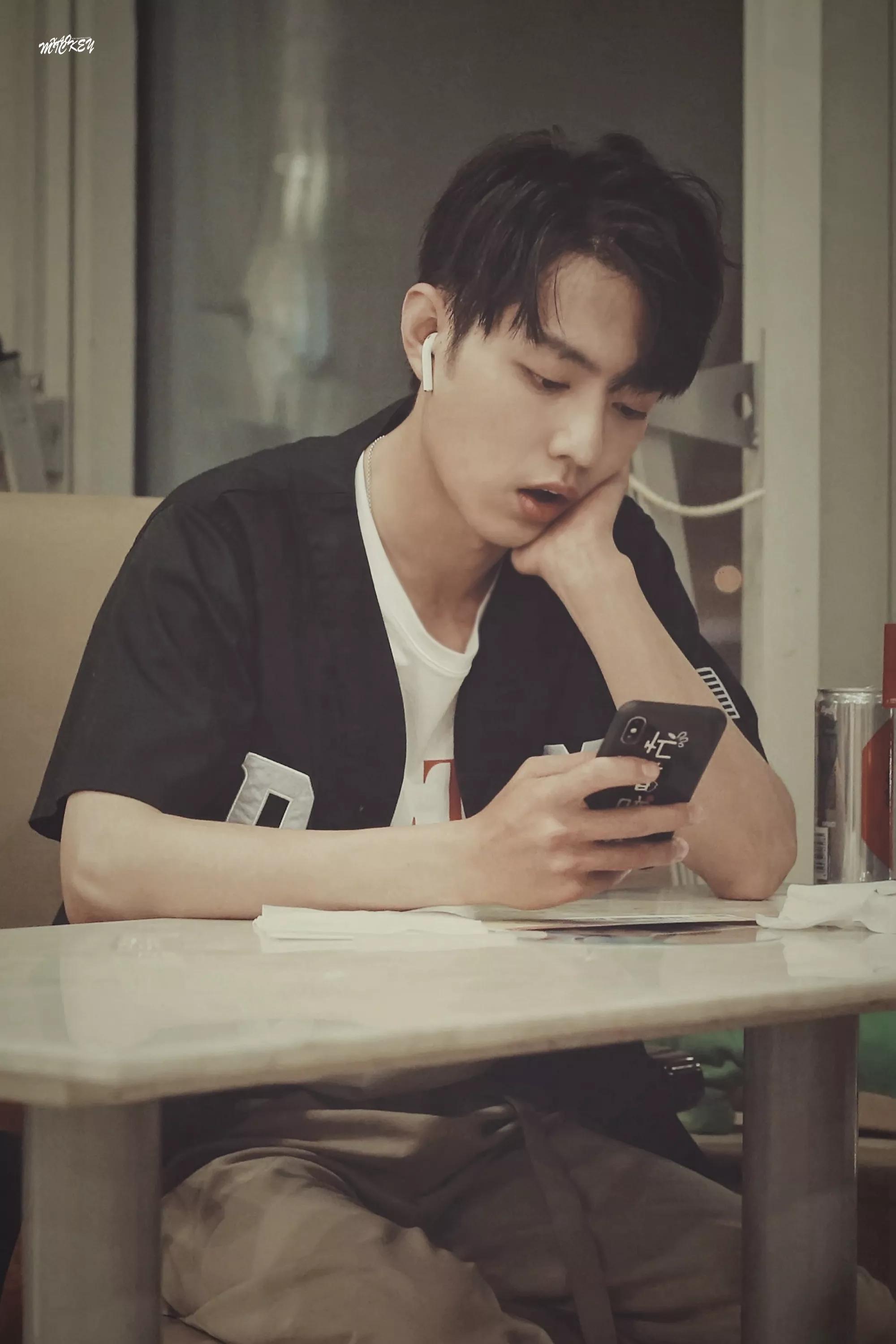 肖战发展时间线,肖战x玖少年团考古完整视频