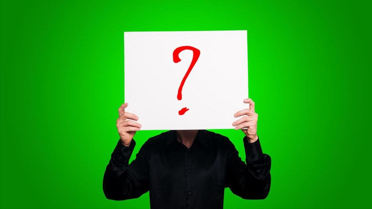 睾丸不对称一高一低正常吗,睾丸水平不正常是什么意思