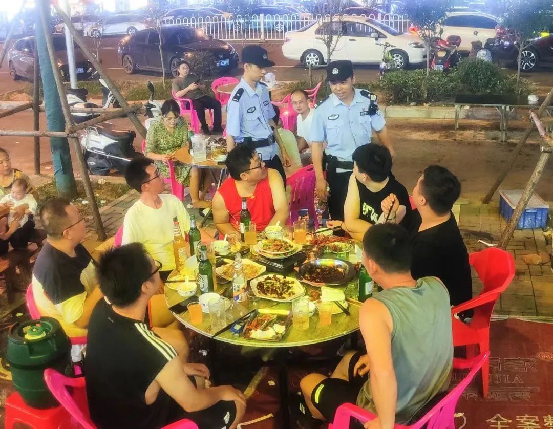 夏季行动|高新公安：警灯照夏夜藏蓝护平安