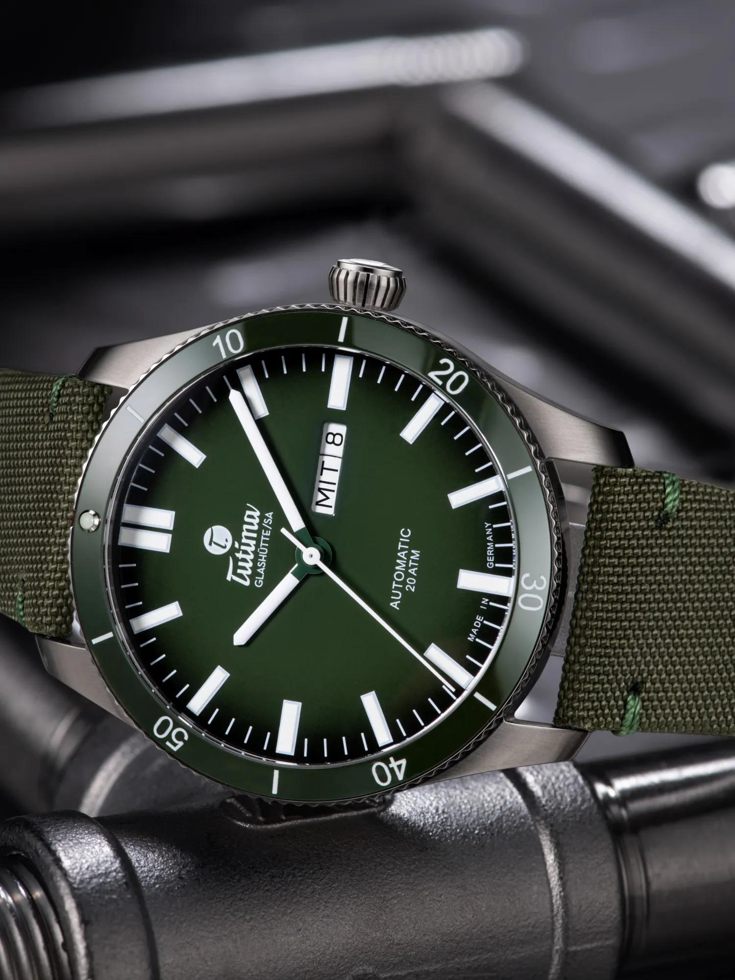 品牌手表购买,手表怎么买到正品牌的镜面