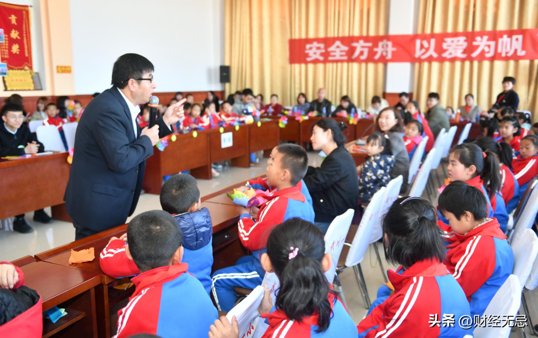 携手同行为山区孩子筑起足球梦,高原少年足球梦