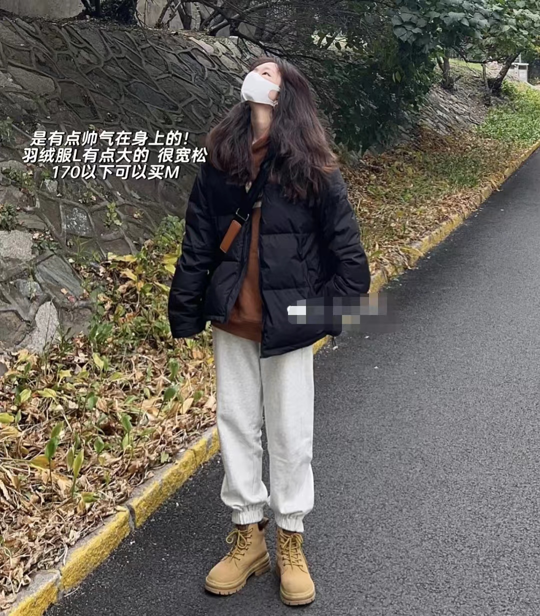 19冬羽绒服穿搭,韩款黑色羽绒服搭棕色长靴