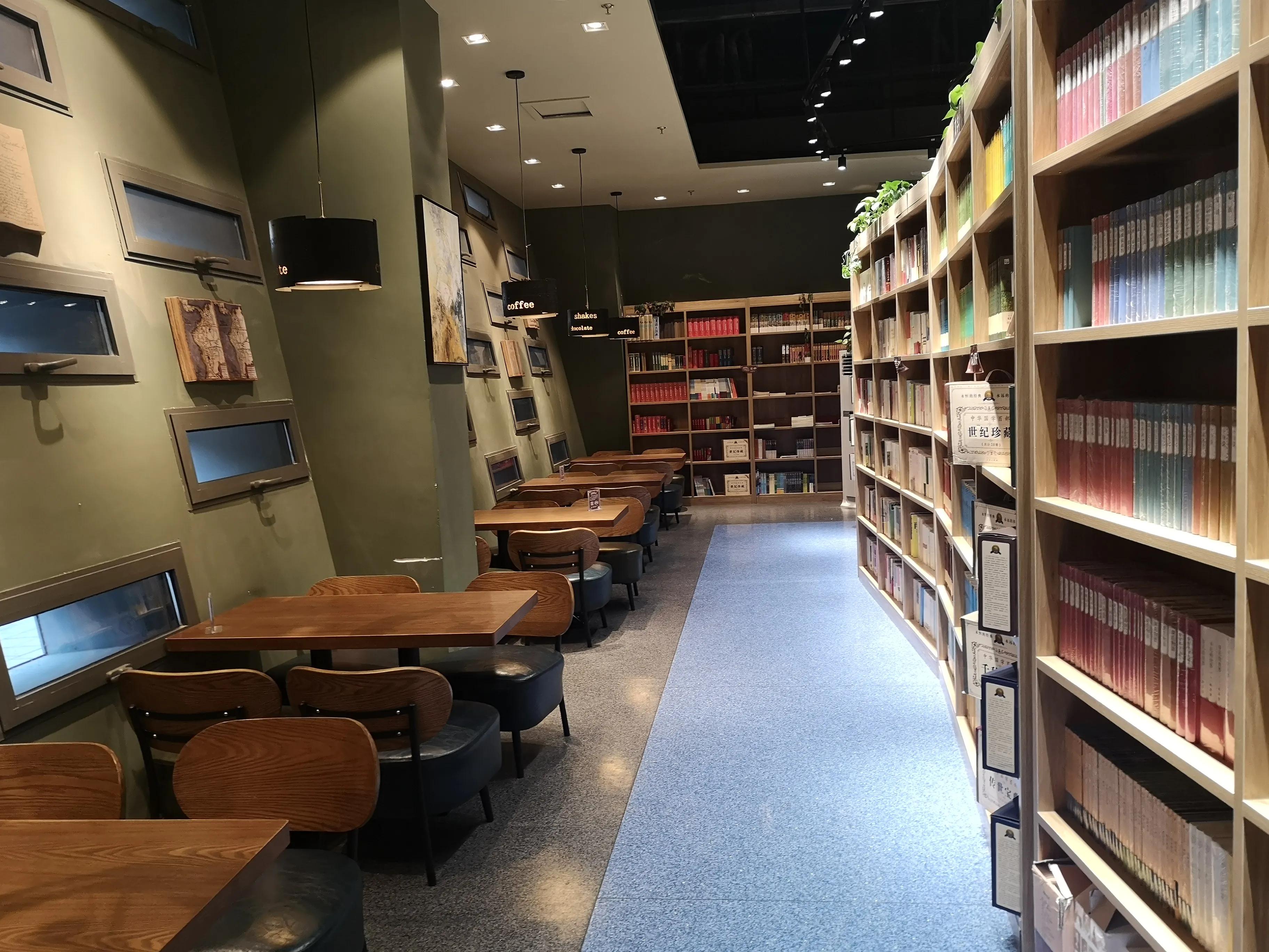 西宁一座不大的城市,西宁人少的山