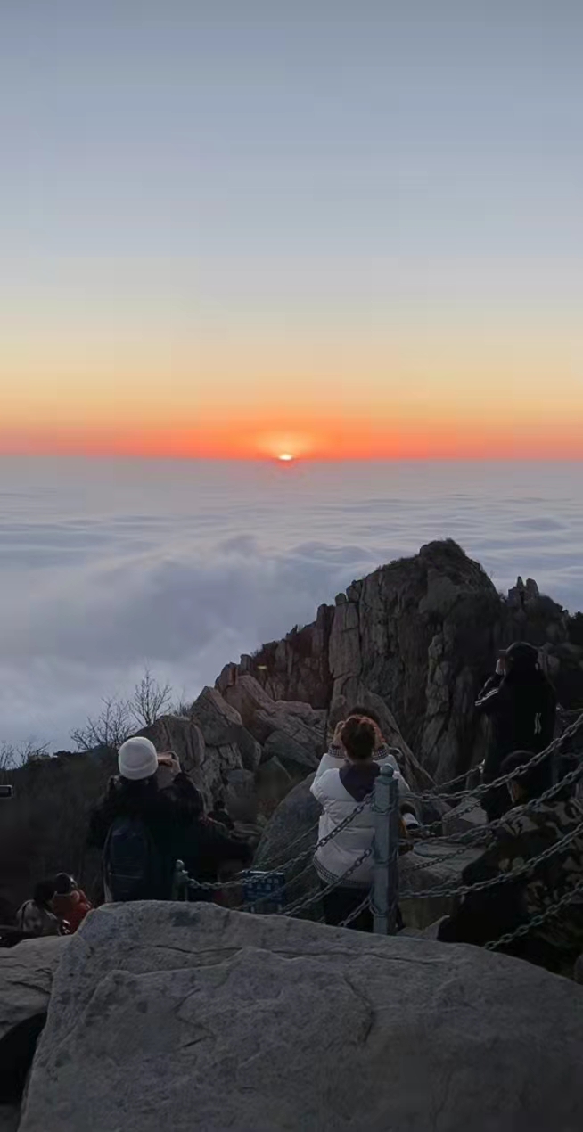 平民偶像：神秘写手艾怡萌老辣主播巴图鲁