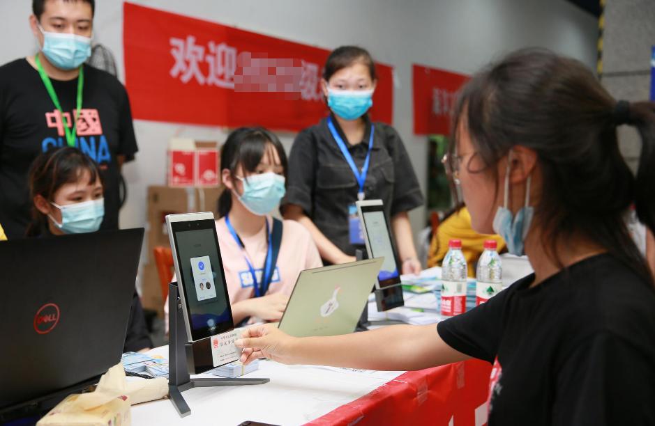 怎么收到编号001的录取通知书,学生录取通知书上的编号