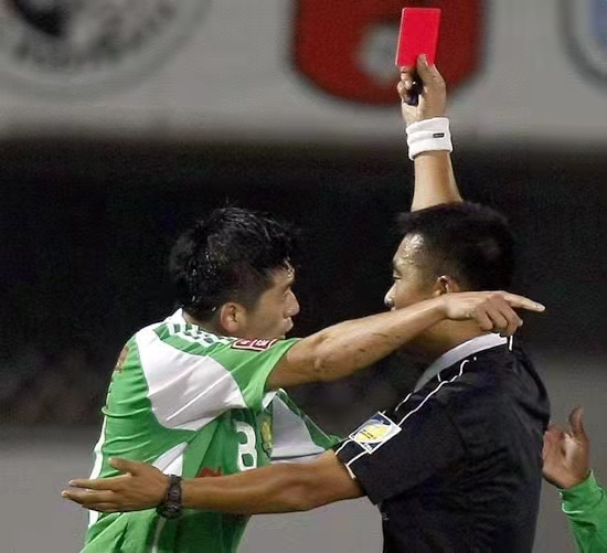 李玮锋哭着告别国家队,李玮锋踢球事件