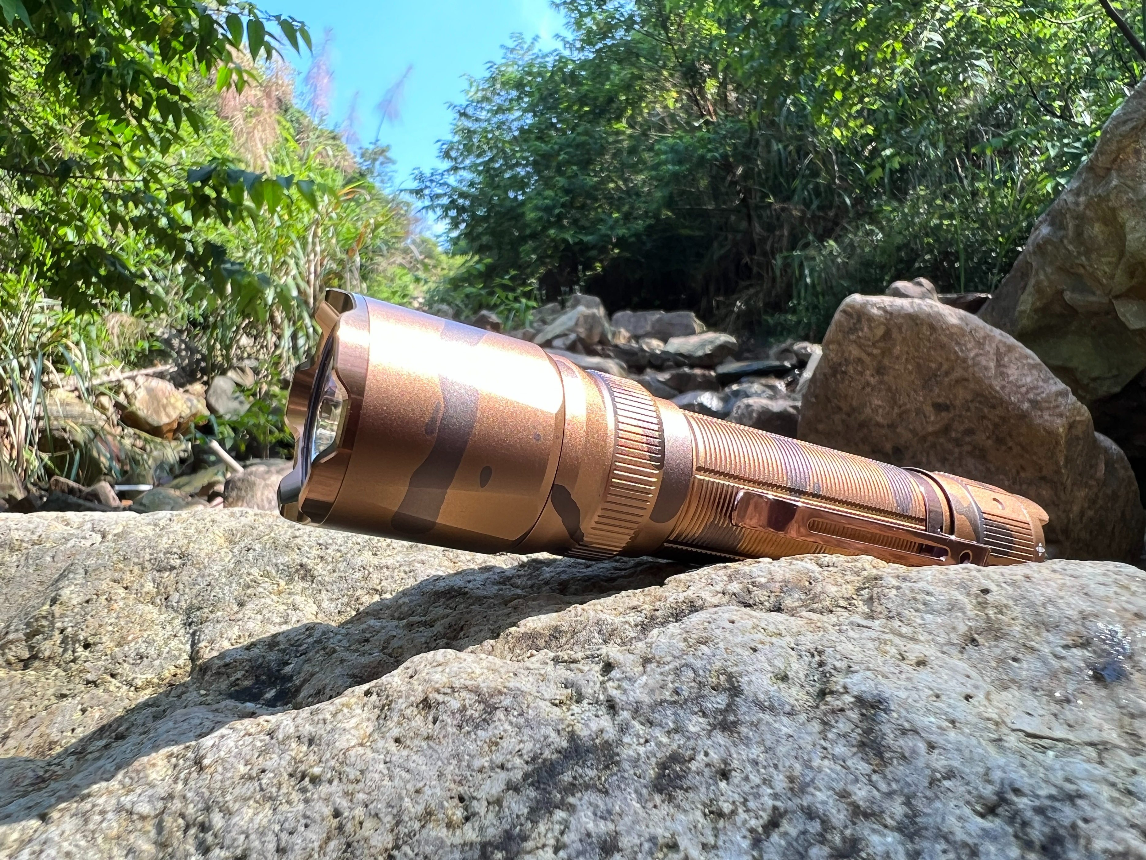 fenixtk22手电评测,fenixtk20uev2.0战术手电