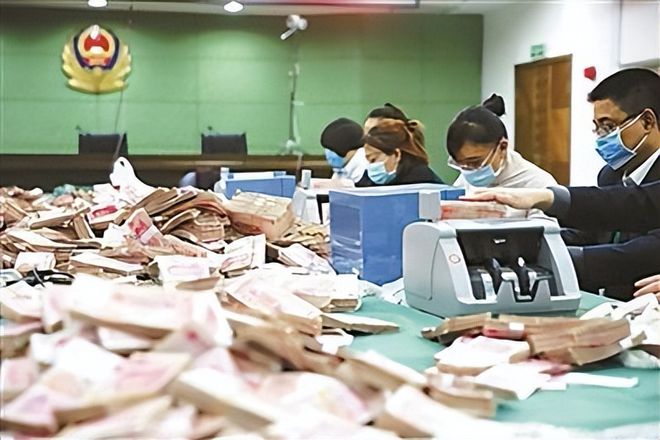 1985年湖南小伙建20多个黑彩票网站，发展30万会员，非法获利80亿