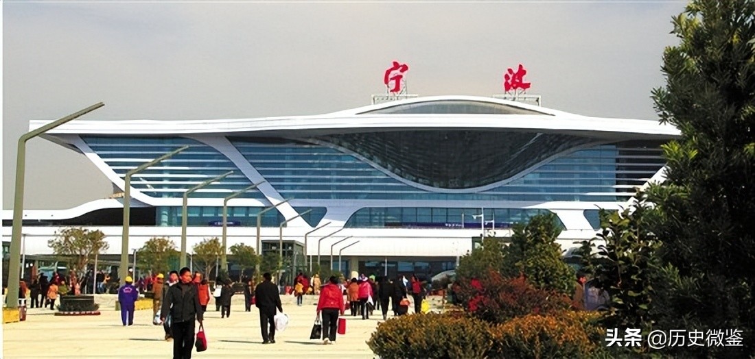 浙江女孩瞒着爸妈，寻找养父母12年，跪养母坟前嚎啕大哭：来晚了