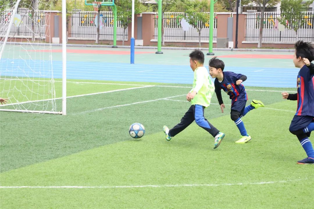 缤纷校园|飞吧，足球！