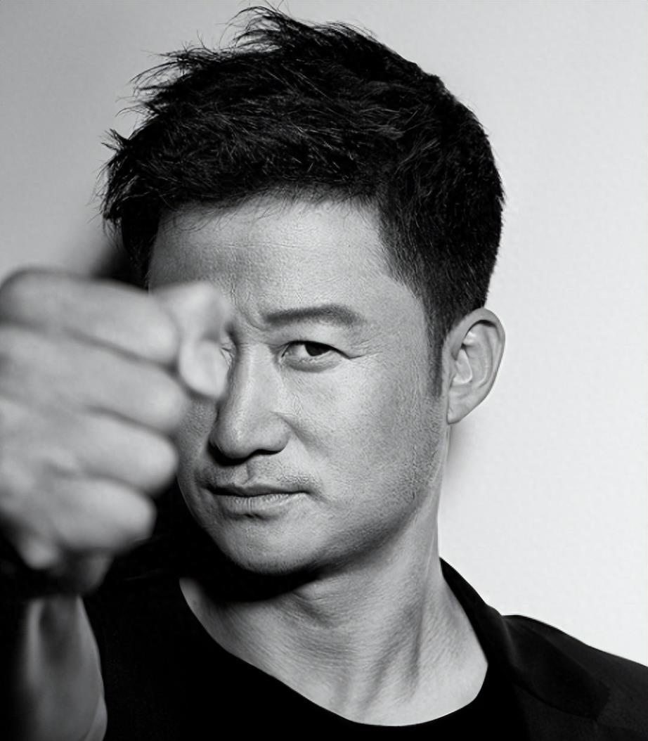 吴京的父亲是谁简介,吴京是哪里人他的父母是谁