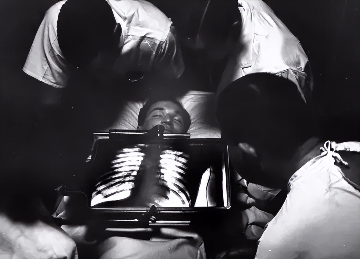 男子喝了1400瓶辐射水,男子喝核辐射水死后尸体发热