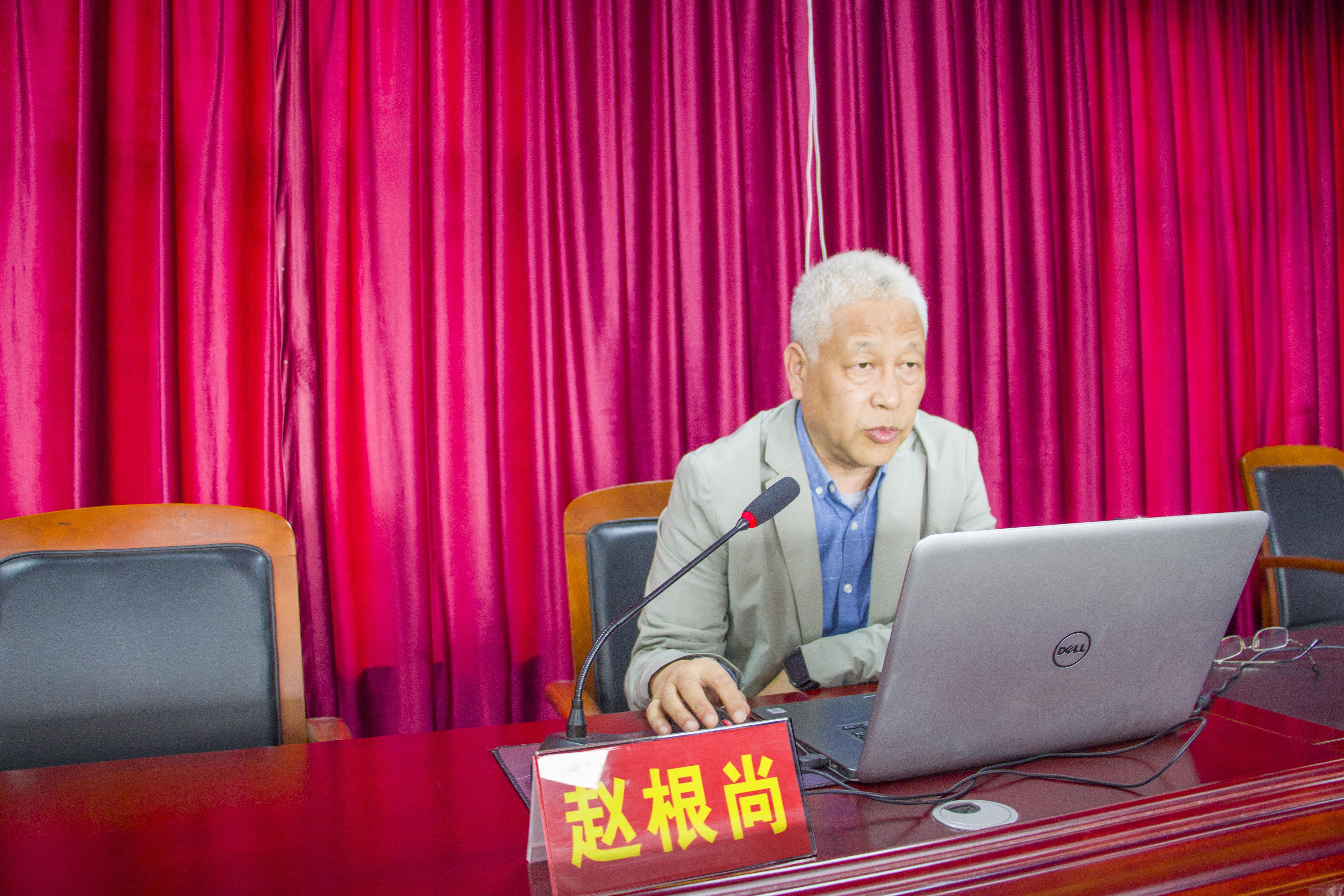 郑大二附院心血管外科专家赵根尚教授，河南荣康医院精神科专家任朝晖教授到灵宝市第五人民医院开展义诊活动