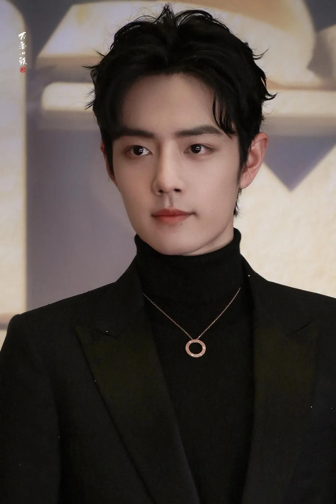 肖战近期活动造型,肖战微博之夜两套造型