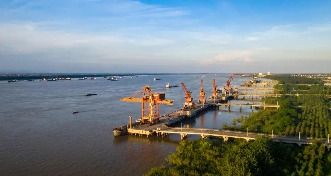 大江奔流长江经济带,大江奔涌绘宏图